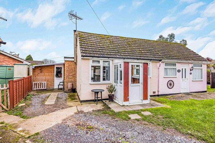 2 Bedroom Bungalow For Sale In Nr Mengham, PO11