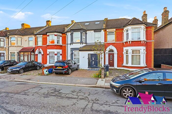 4 Bedroom Terraced House To Rent In Kinfauns Road, Ilford, London, IG3