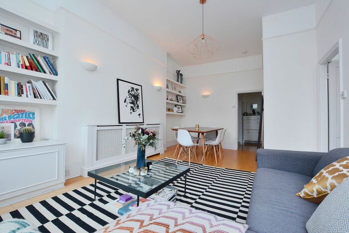 2 Bedroom Flat To Rent In Kensington Park Gardens, Notting Hill, W11
