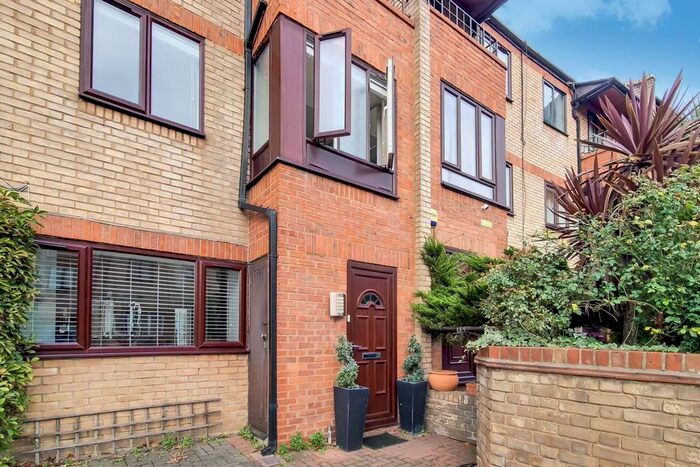 4 Bedroom Terraced House To Rent In Caledonaian Wharf, Isle Of Dogs, London, E14