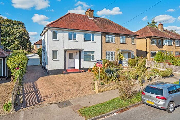 3 Bedroom Semi-detached House For Sale In West Way, Rickmansworth, Rickmansworth., WD3