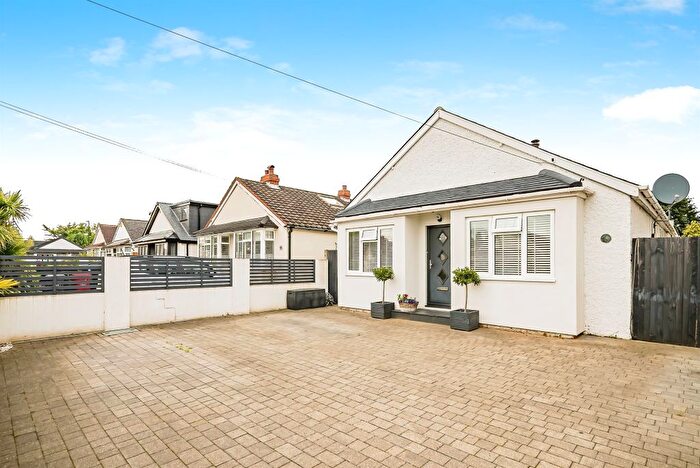 3 Bedroom Detached Bungalow For Sale In Royston Way, Slough, SL1