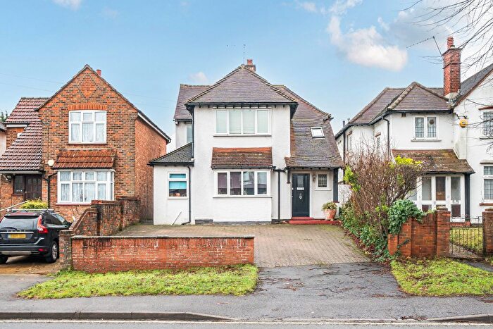 3 Bedroom Detached House For Sale In Goldsworth Road, Woking, GU21