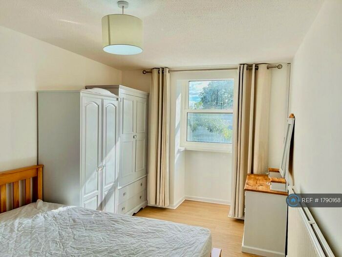 3 Bedroom Flat To Rent In King Street, Southsea, PO5