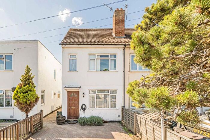 3 Bedroom House For Sale In Eastcote Avenue, West Molesey, KT8
