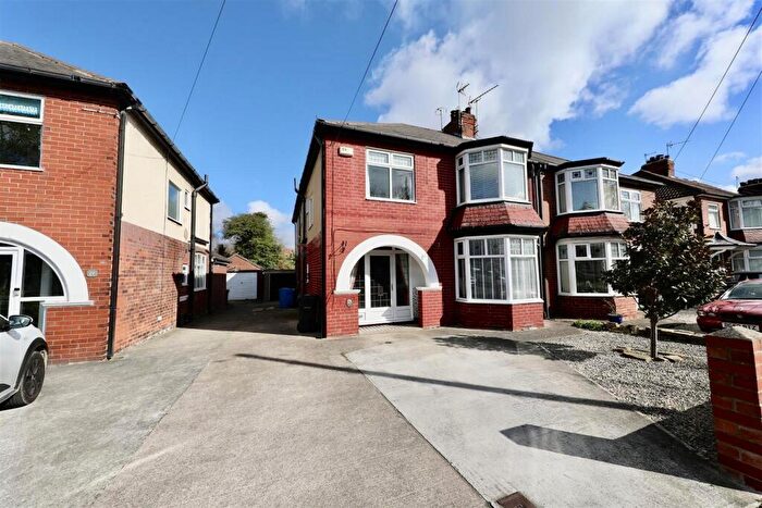4 Bedroom Semi-Detached House For Sale In Allderidge Avenue, Hull, HU5