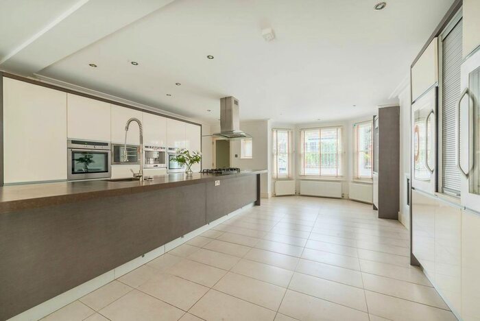 5 Bedroom Property To Rent In St Lawrence Terrace, North Kensington, London, W10