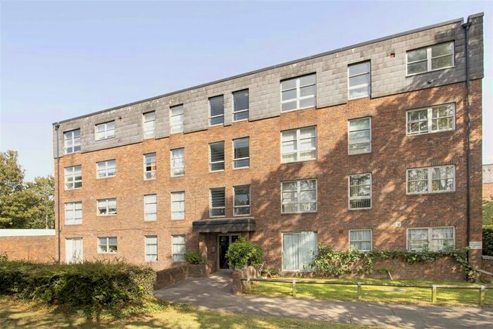 2 Bedroom Flat To Rent In Marlowe Gardens, London, SE9