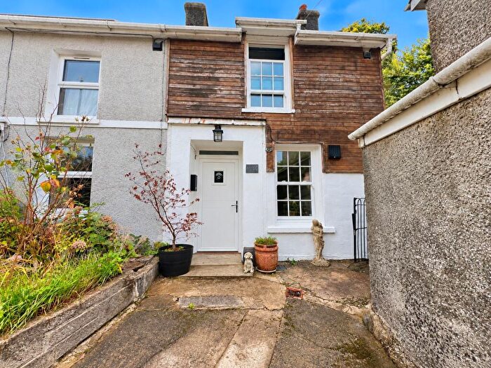 2 Bedroom Semi-Detached House For Sale In Cwrtnewydd, Llanybydder, SA40