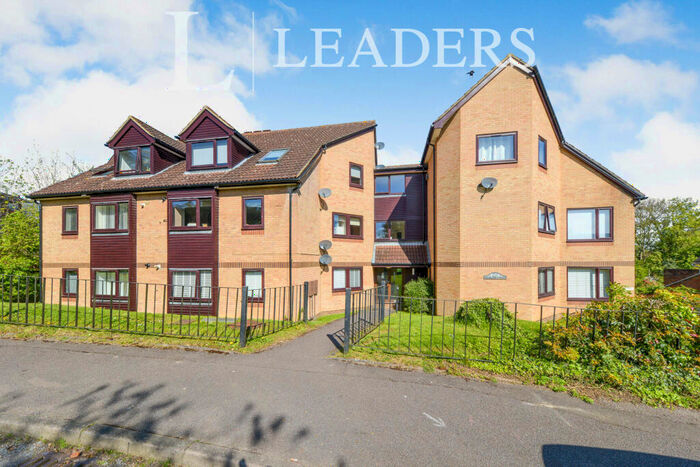 2 Bedroom Apartment To Rent In Clarendon Road, AL5