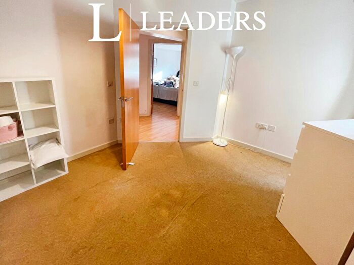 2 Bedroom Apartment To Rent In Gloucester Square, Southampton, SO14