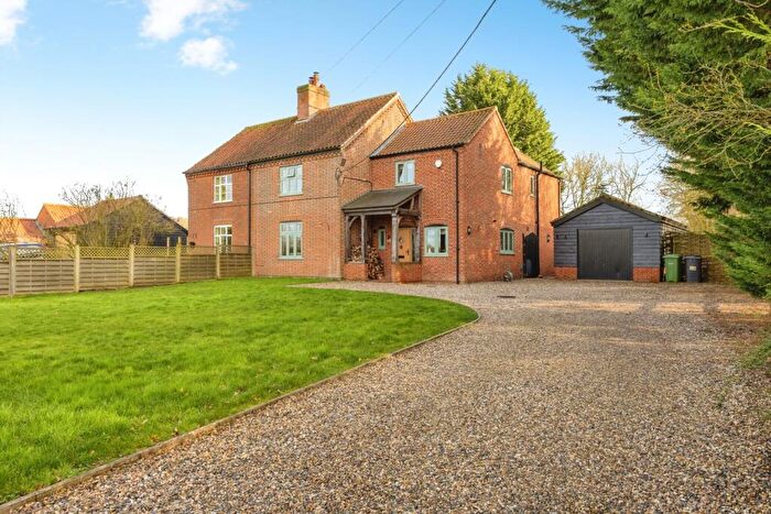 5 Bedroom Semi Detached House For Sale In Melton Road, Wymondham, Norfolk, NR18