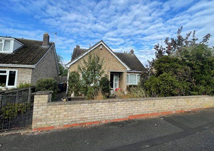 3 Bedroom Link Detached House For Sale In Lea Gardens: Peterborough, PE3