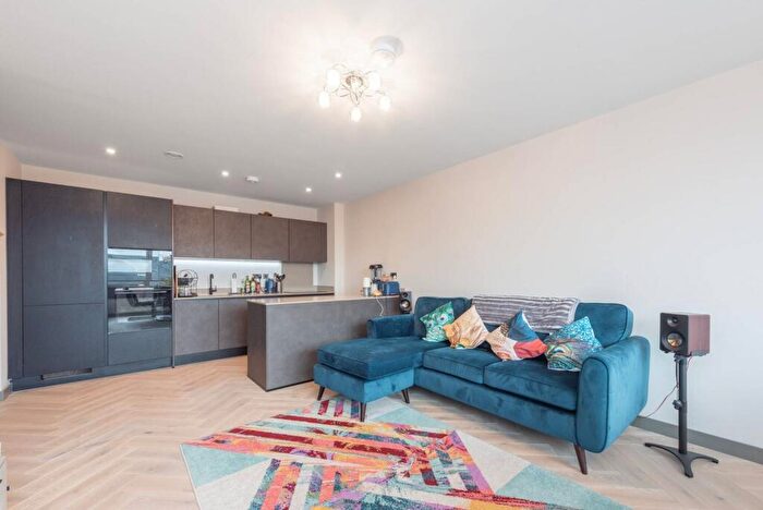 2 Bedroom Flat To Rent In Oakleigh Road North, North Finchley, London, N20