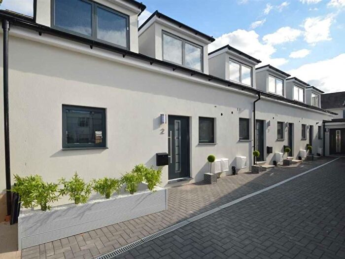 2 Bedroom Property To Rent In The Broadway, London, NW7