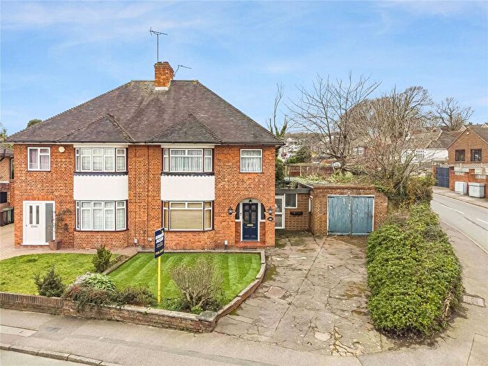 3 Bedroom Semi Detached House For Sale In Woodside Drive, Dartford, Kent, DA2