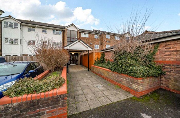 2 Bedroom Apartment For Sale In Muirfield House, St Andrews, Bracknell, Bracknell Forest, RG12