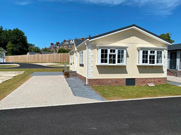 2 Bedroom Park Home For Sale In , Lutterworth, LE17