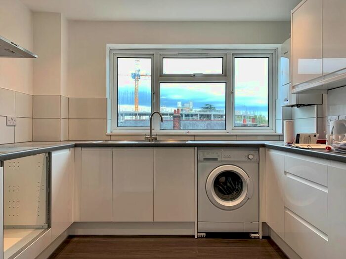 2 Bedroom Flat To Rent In Primrose Hill, Chelmsford, CM1