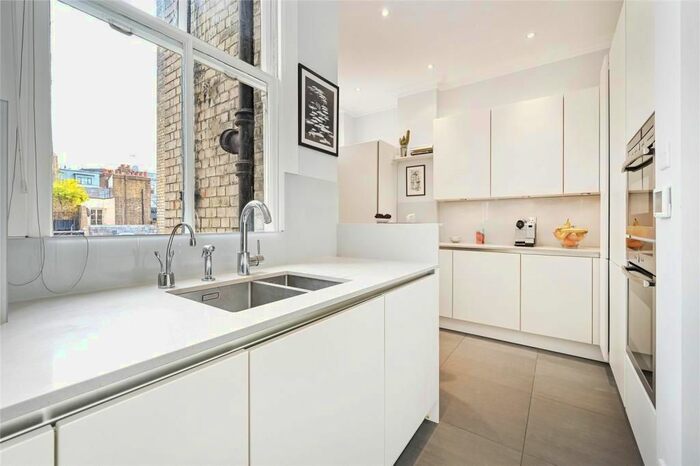 2 Bedroom Flat To Rent In Montagu Mansions, London, W1U