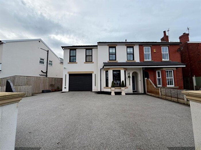 3 Bedroom Semi-Detached House To Rent In The Open - Leamington Road, Ainsdale - Sleeps, PR8