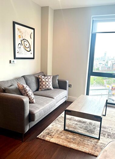 1 Bedroom Flat To Rent In Silvocea Way, London, E14
