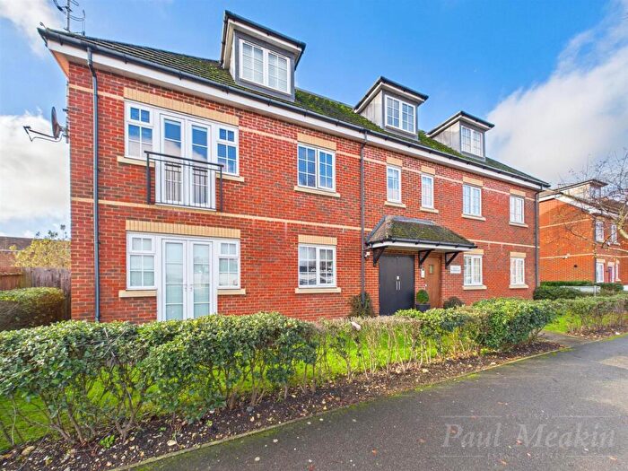 3 Bedroom Apartment For Sale In Limpsfield Road, Sanderstead, CR2