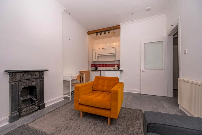 1 Bedroom Flat To Rent In Caledonian Crescent, Edinburgh, EH11