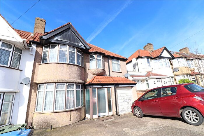 4 Bedroom Semi Detached House For Sale In The Grove, Kingsbury, London, NW9