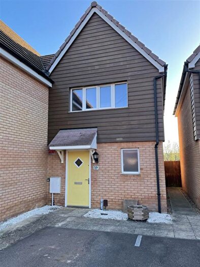 2 Bedroom Semi Detached House For Sale In Fieldfare, Leighton Buzzard, LU7