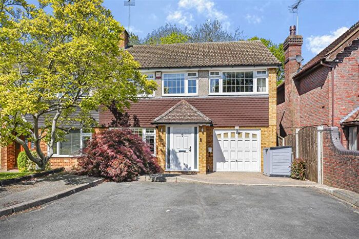 4 Bedroom Semi Detached House For Sale In Bonney Grove, Goffs Oak, EN7