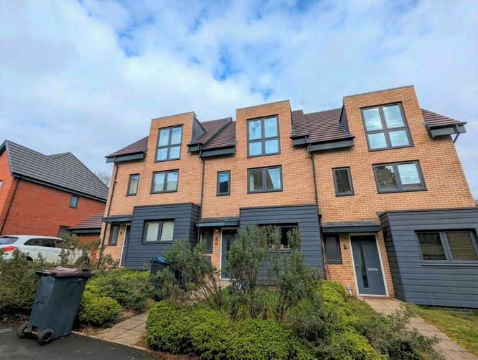 3 Bedroom House To Rent In New House Farm Drive, Northfield, Birmingham, B31