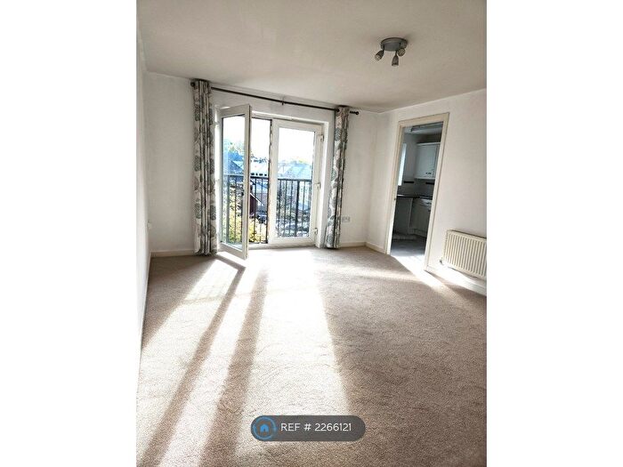 2 Bedroom Flat To Rent In Culverden Park, Tunbridge Wells, TN4