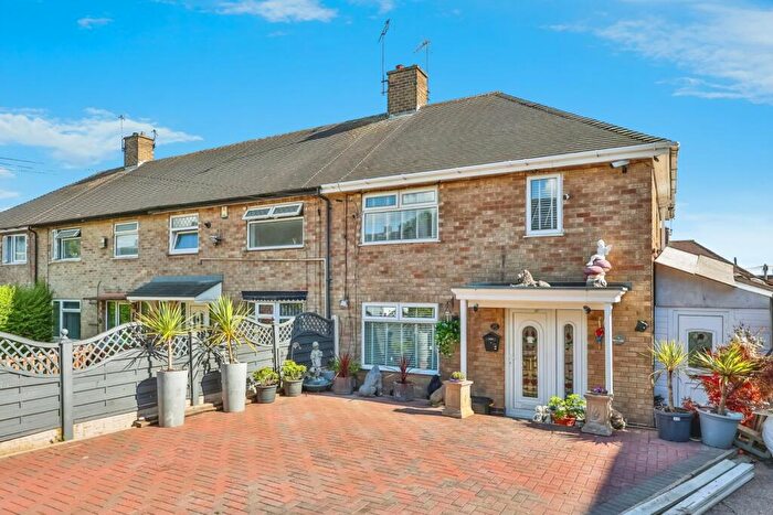 3 Bedroom End Of Terrace House For Sale In Pinewood Gardens, Clifton, Nottingham, NG11