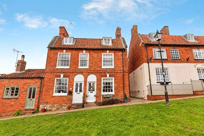 3 Bedroom Semi Detached House For Sale In Market Place, Folkingham, Sleaford, NG34