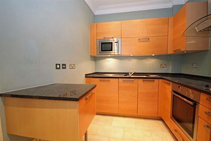 1 Bedroom Flat To Rent In Melliss Avenue, Kew, Richmond, TW9