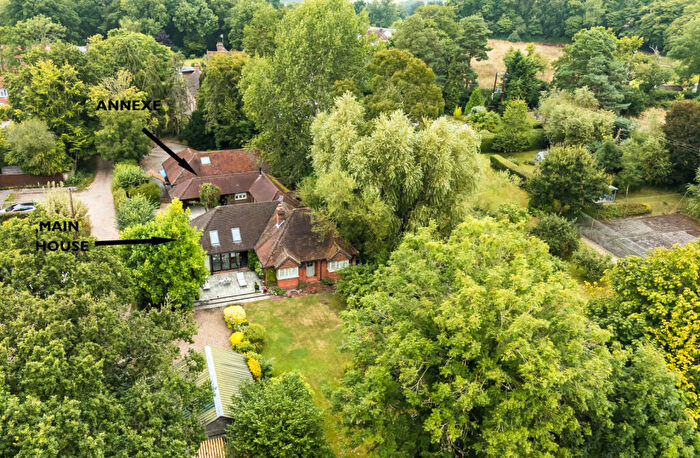 5 Bedroom Bungalow For Sale In Green Lane, Tutts Clump, Reading, Berkshire, RG7