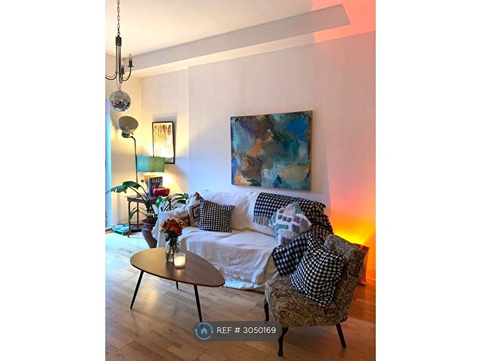 2 Bedroom Flat To Rent In Downs Rd, London, E5