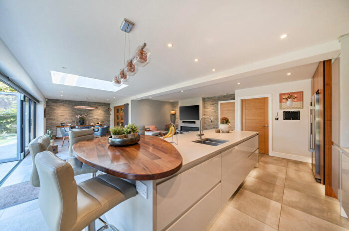 5 Bedroom Detached House For Sale In Waterperry Lane, Chobham, Woking, GU24