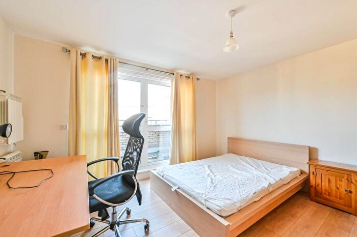 2 Bedroom Penthouse To Rent In Cline Road, Bounds Green, London, N11