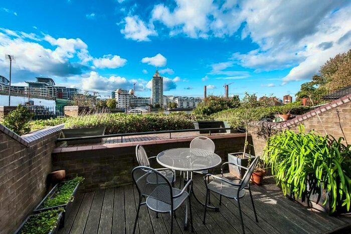 2 Bedroom Flat To Rent In Lombard Road, London, SW11