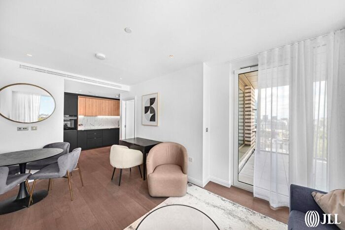 2 Bedroom Apartment To Rent In Gasholder Place London, SE11