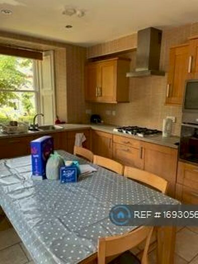 3 Bedroom Flat To Rent In Kensington Road, Glasgow, G12