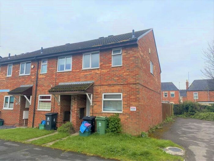 2 Bedroom End Of Terrace House To Rent In St Stephens Court, Linden Road, Gloucester, GL1