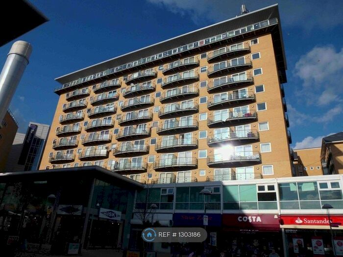 1 Bedroom Flat To Rent In Hamlyn House, Feltham TW13