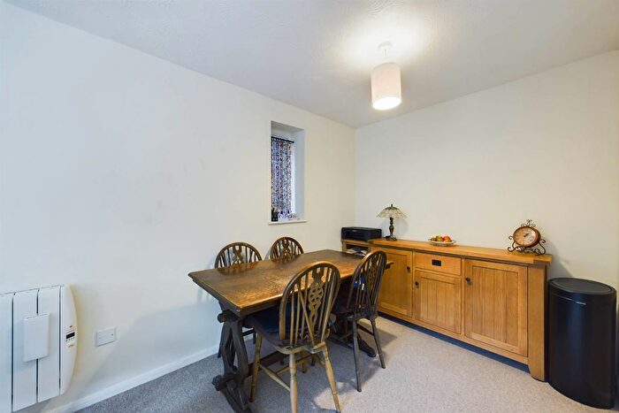 2 Bedroom Flat For Sale In Alexandra Road, Old Town, HP2