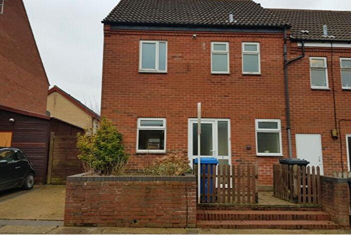 4 Bedroom Semi-Detached House To Rent In Kerville Street, Norwich, NR5