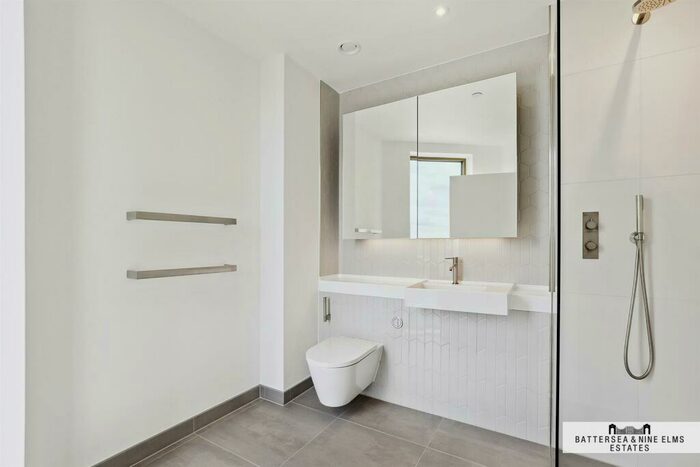 2 Bedroom Apartment To Rent In East Apartments, Heart Of Hale, N17
