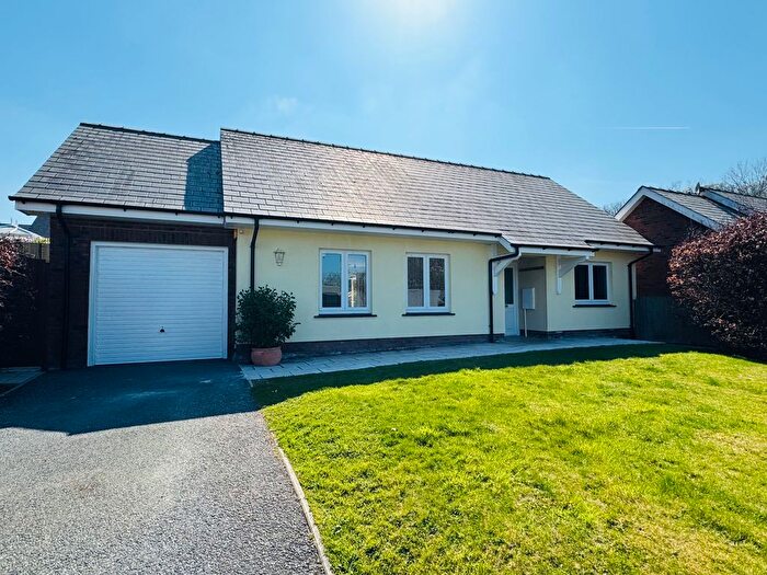 4 Bedroom Property To Rent In Dolphin Court, New Quay, SA45