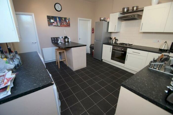 6 Bedroom Terraced House To Rent In Hartley Avenue, Woodhouse, Leeds, LS6